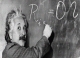 Альберт Эйнштейнтэй хөөрөлдөх нь